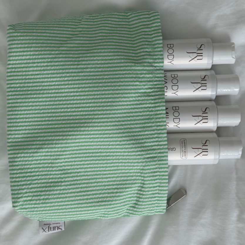 Green mit green beauty bag Cute seersucker travel makeup bag in pink blue green and orange for cute girls trip, mothers day, birthday, valentines day gift. Adorable cute and stylish makeup travel pack.