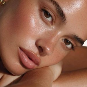 Self tanning instant spray on tan for healthy glowing skin that looks naturally and perfectly tan beacuse of sunfx self tanner