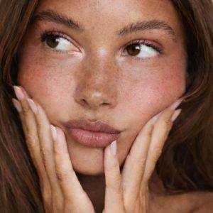 SUnfx model cute and tan with sunfx mousse
