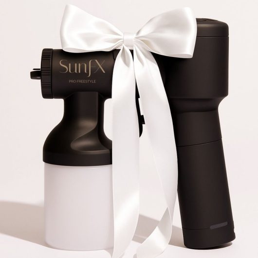 Pro Freestyle Cordless Spray Tan Machine – Holiday Bundle with Free Gifts